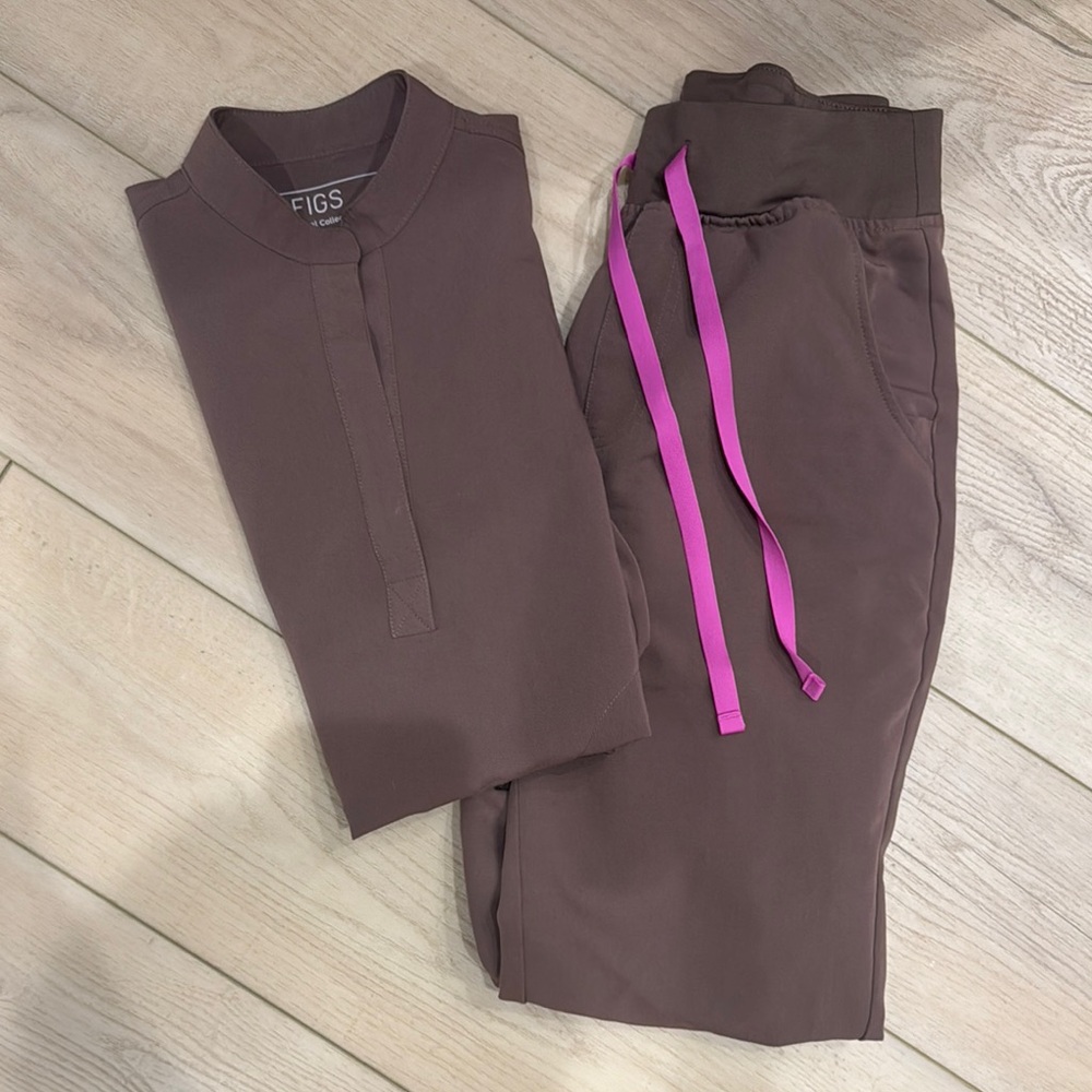 Figs Women's Smokey Taupe Scrubs